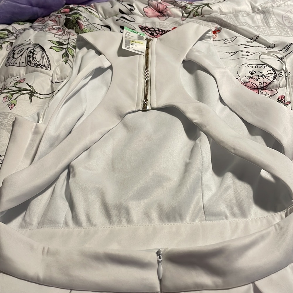 WHITE DRESS - Picture 6 of 7